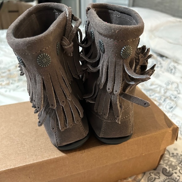 Minnetonka Side Zip Double Zip bootie GREY - Picture 3 of 5